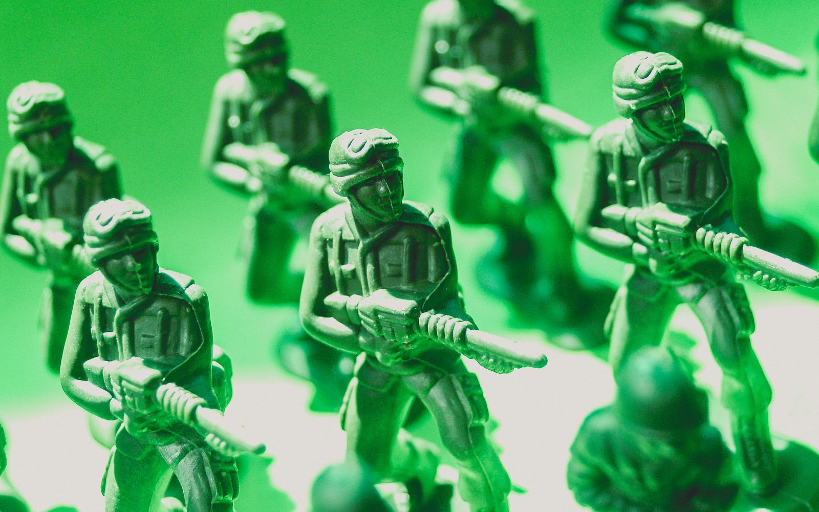 Soldatini schierati in formazione: i migliori giochi da tavolo di guerra e wargame